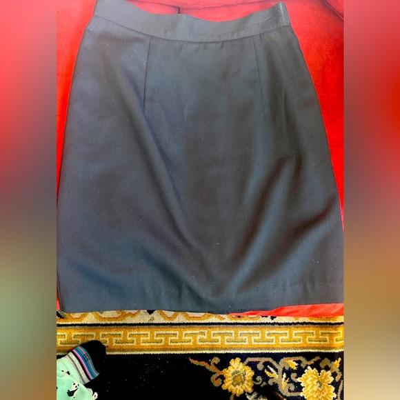 Perfect black skirt Size 9 - Picture 2 of 5